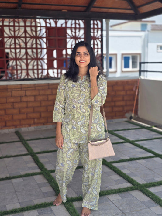 Light Pista flowers coord set