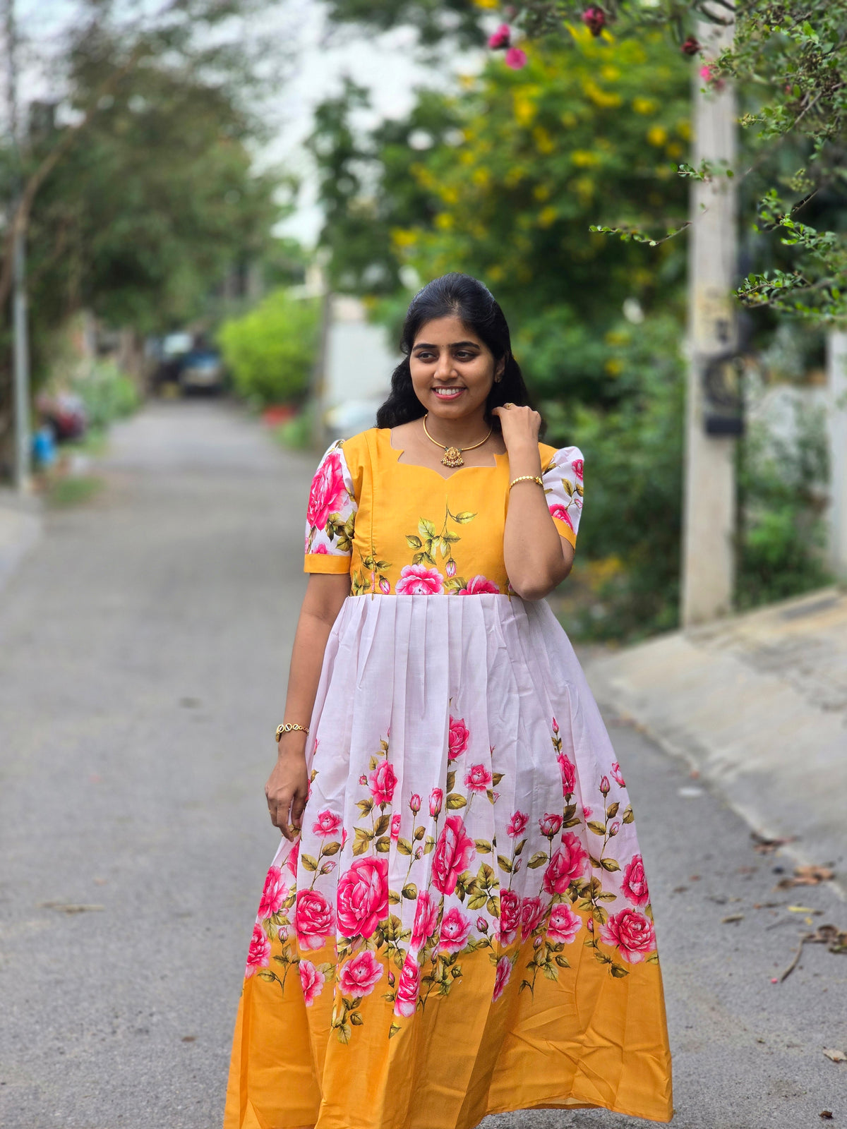 Yellow pink flowers Feeding Maxi