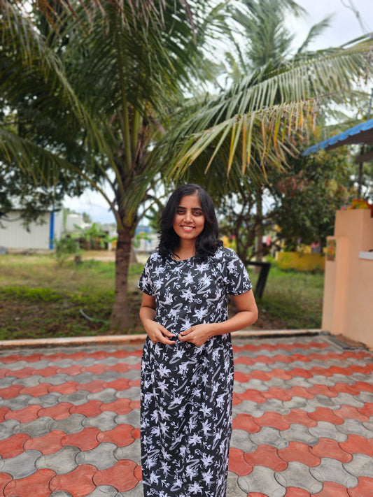 Black and white flowers - Feeding Lounge Wear
