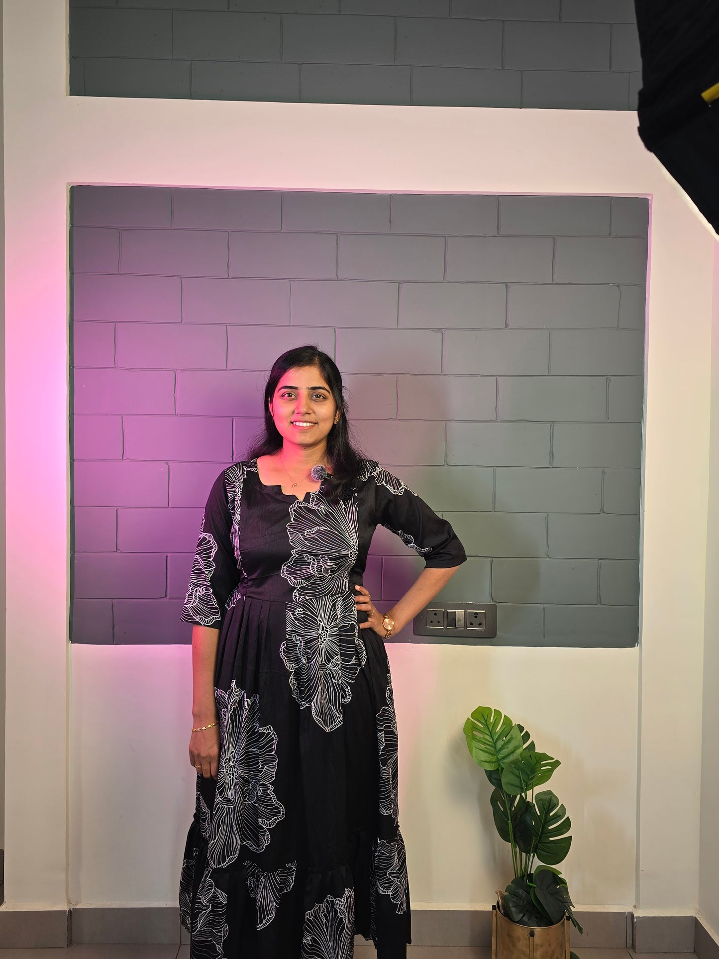 Black Daisy Feeding Maxi with Zip and Full Lining