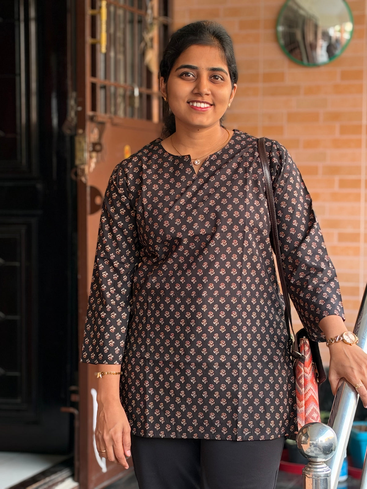 Dark Brown tiny flowers print Short Top