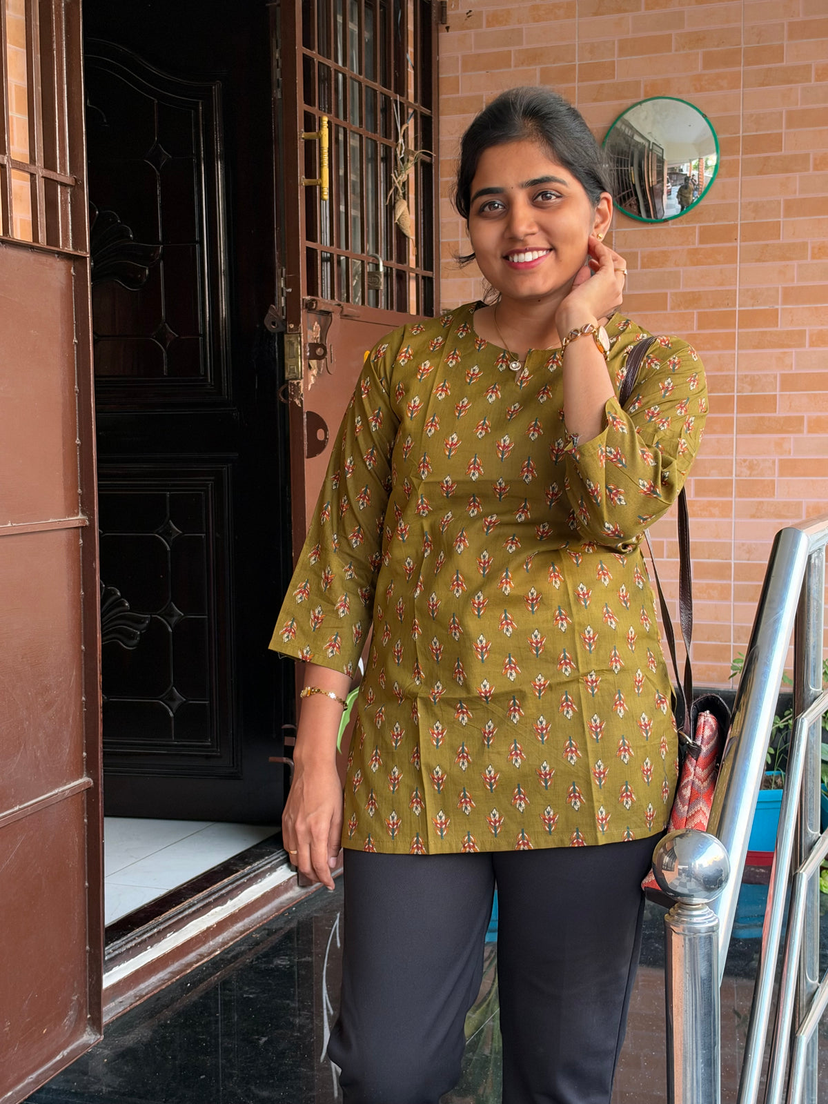 Olive green leaf print Short Top