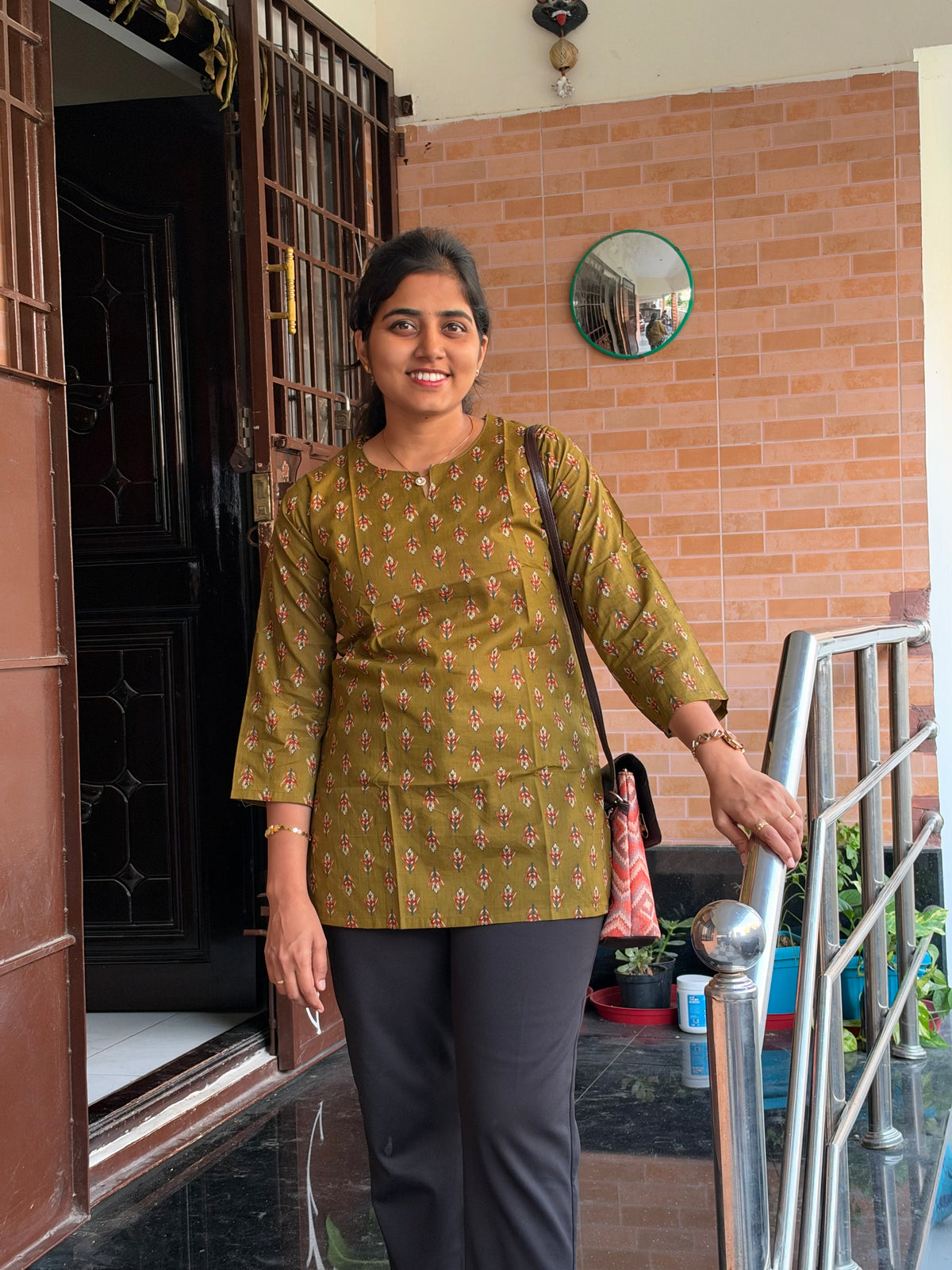 Olive green leaf print Short Top