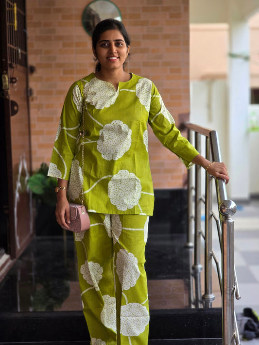 Light green with white Coord set