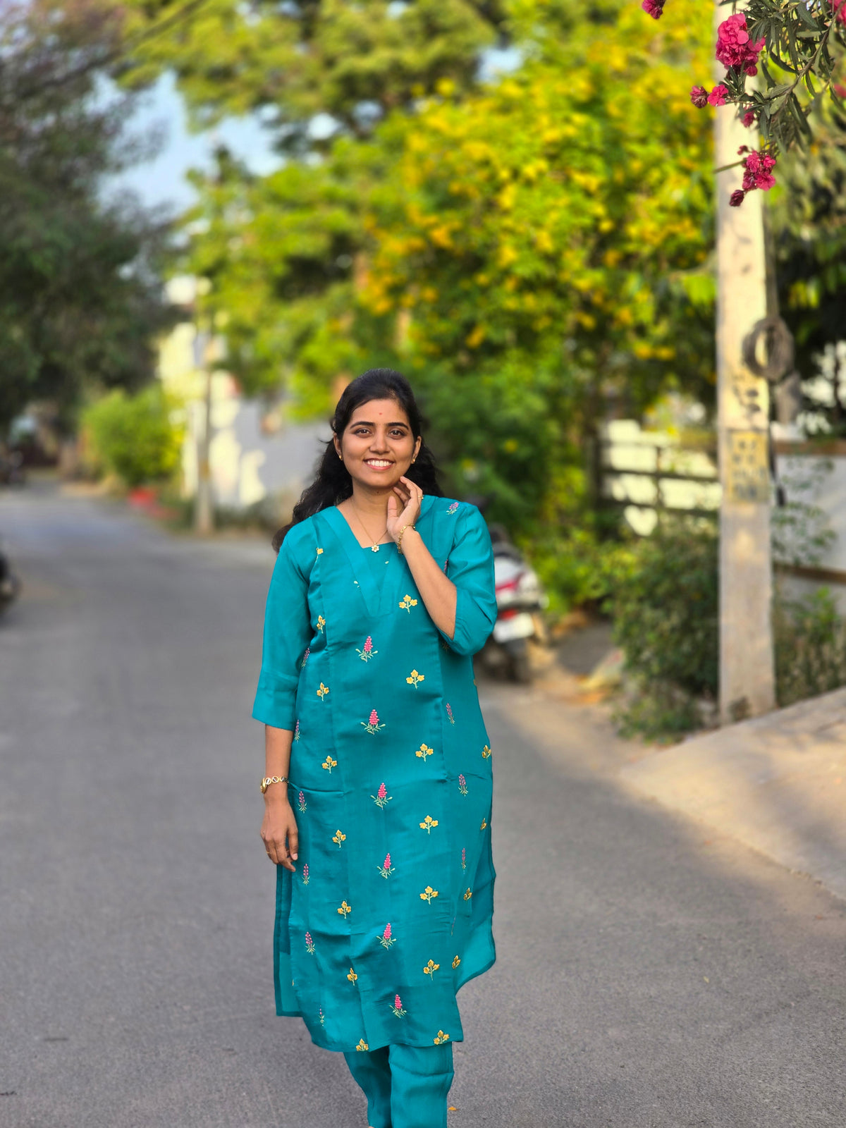 Ramar green  Mul Chanderi V neck kurti set