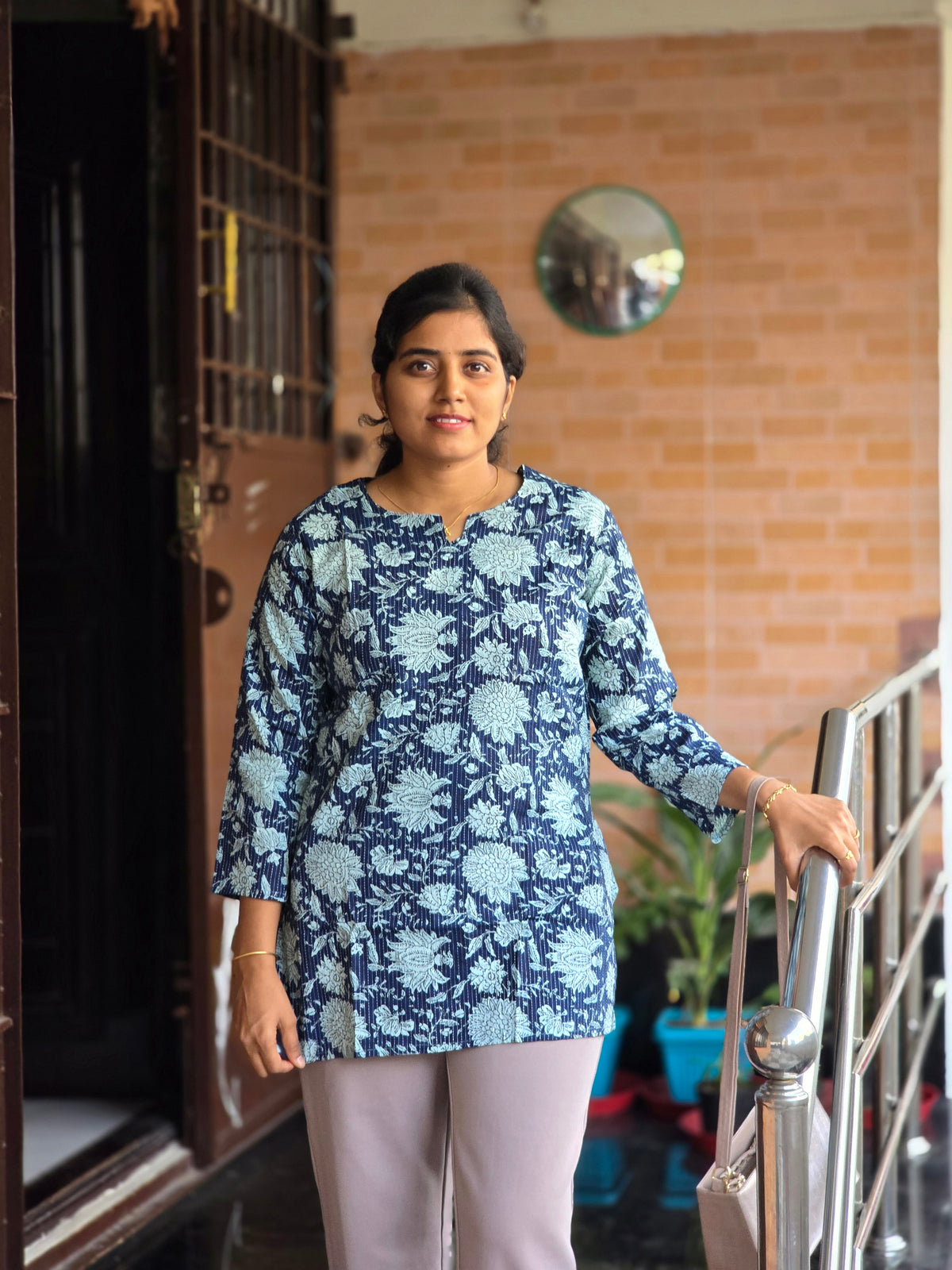 Blue with white flowers short Top